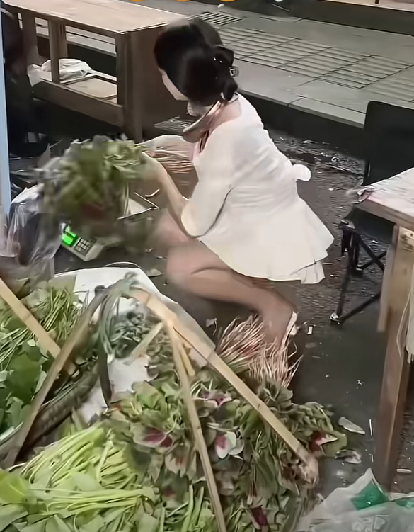 这菜卖的真快，一会就没有了