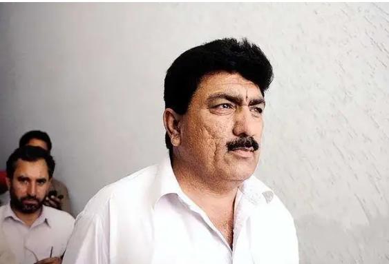 抓拉登的时候，有个巴基斯坦乡村医生阿夫里迪，被美国CAI发展成间谍，当时许诺他的