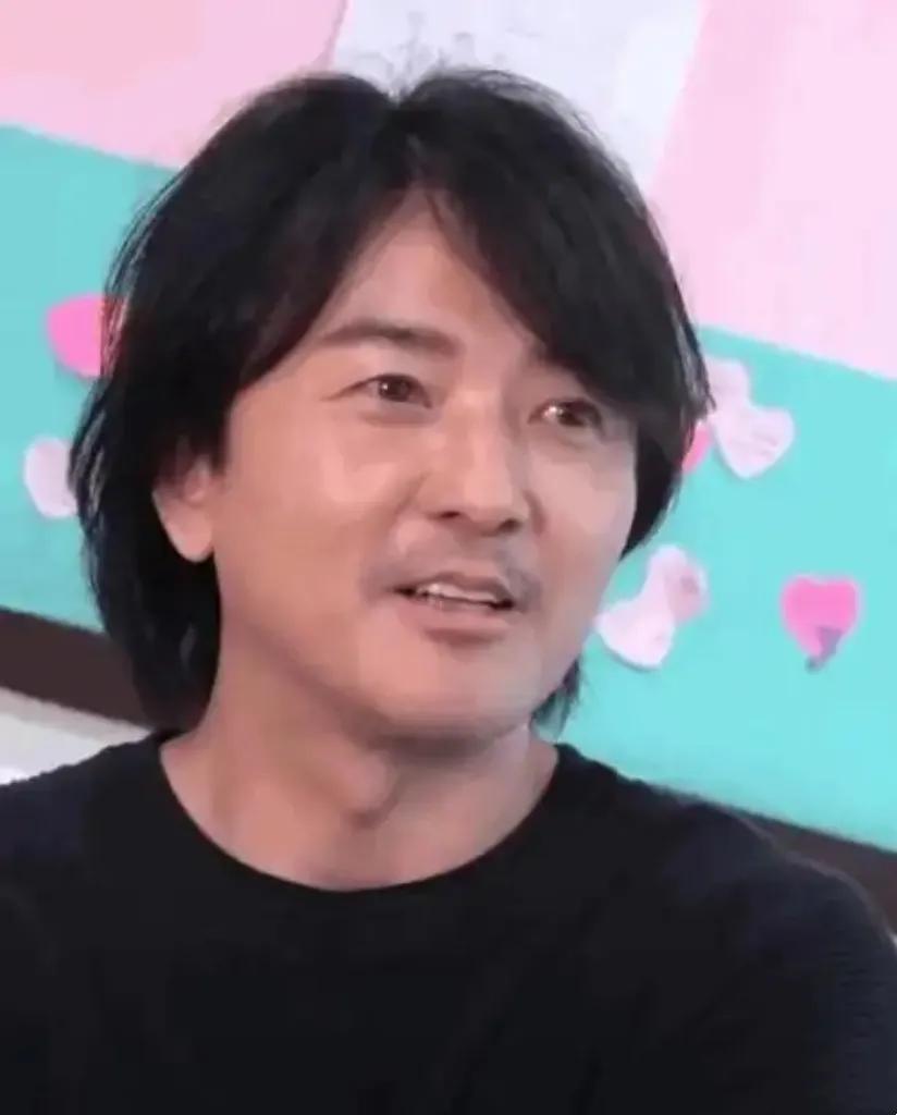 “铜锣湾‘肥南’上线？58岁郑伊健跳两首歌就喘，网友：我的青春，胖了…”当