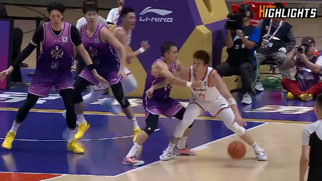 上海男篮战胜北控男篮#张镇麟用自己的表现告诉郭导：我就是国内第一的锋线