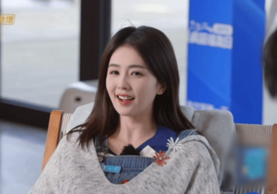 内娱对白鹿开发不足1%，这情商真的学不来✨换座这个小动作，比说一百句漂亮话都管用