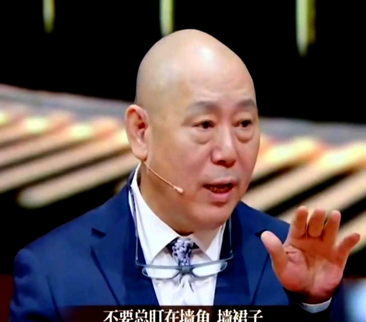 周星驰的“报复”有多狠？不吵不闹，等了几年，就给你一个镜头。新片《功夫女足》