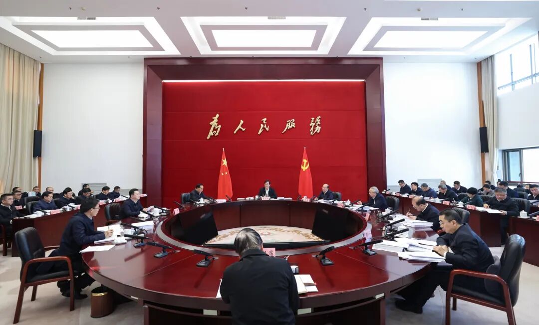 李炳军主持召开省政府第五次全体会议