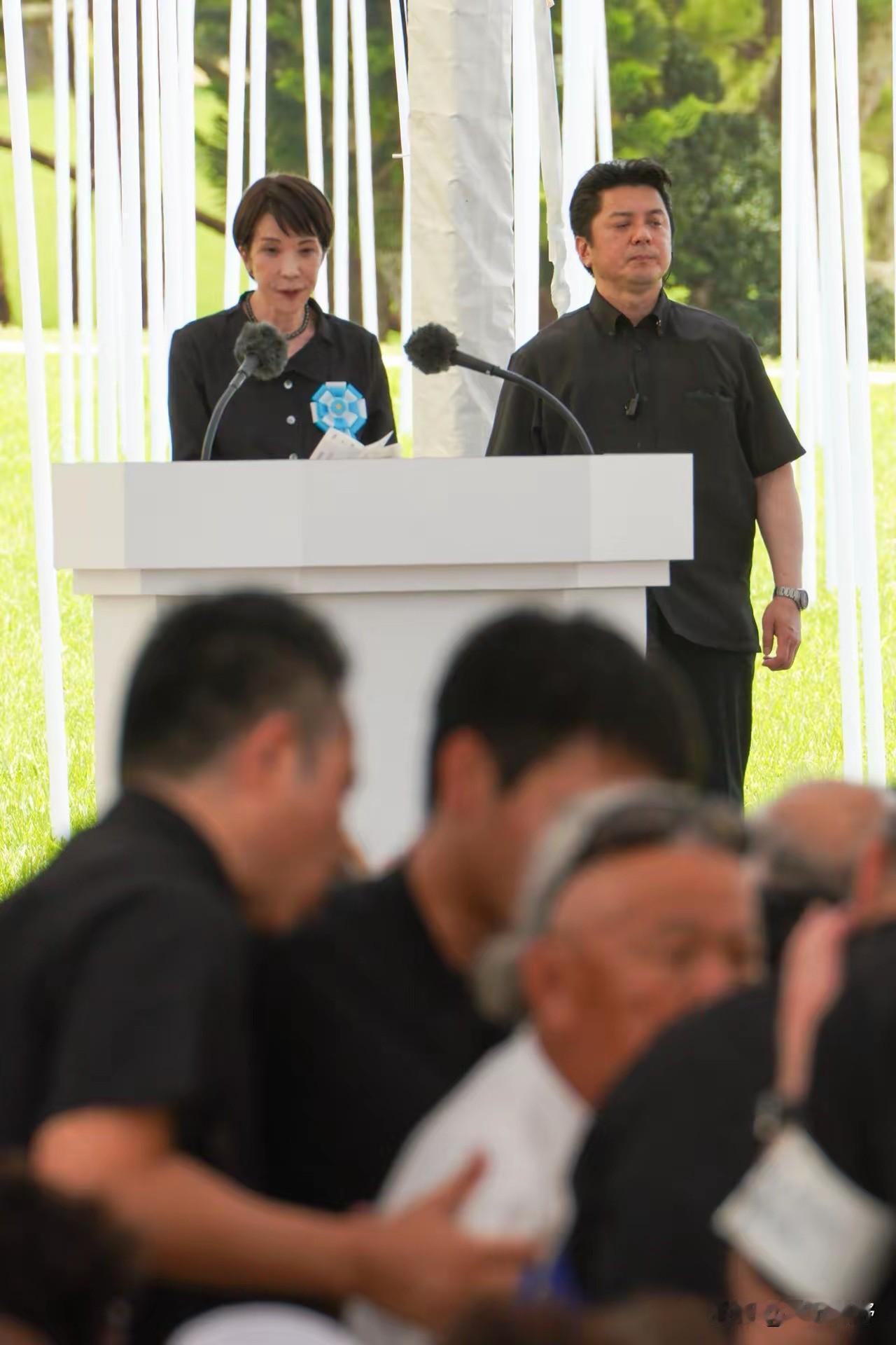 今（23）日，臭名昭著的高市早苗在琉球主持所谓的“冲绳战役追悼祭奠仪式”。而在现
