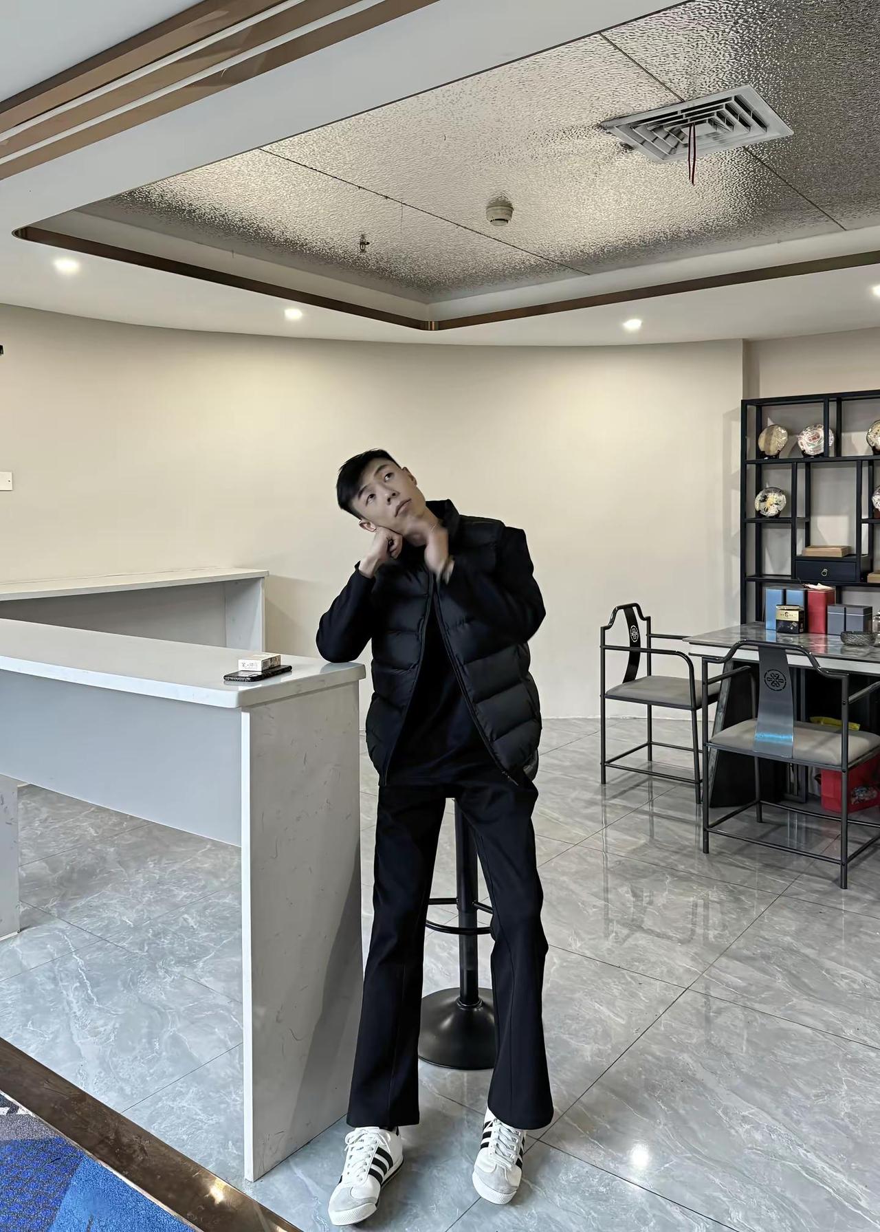 我不是细狗我只是穿得显瘦.极简穿搭