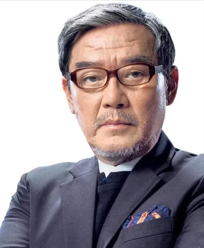 李立群成名后，父亲试探性的对他说：“其实在河南老家，你还有一个同父异母的哥哥，现