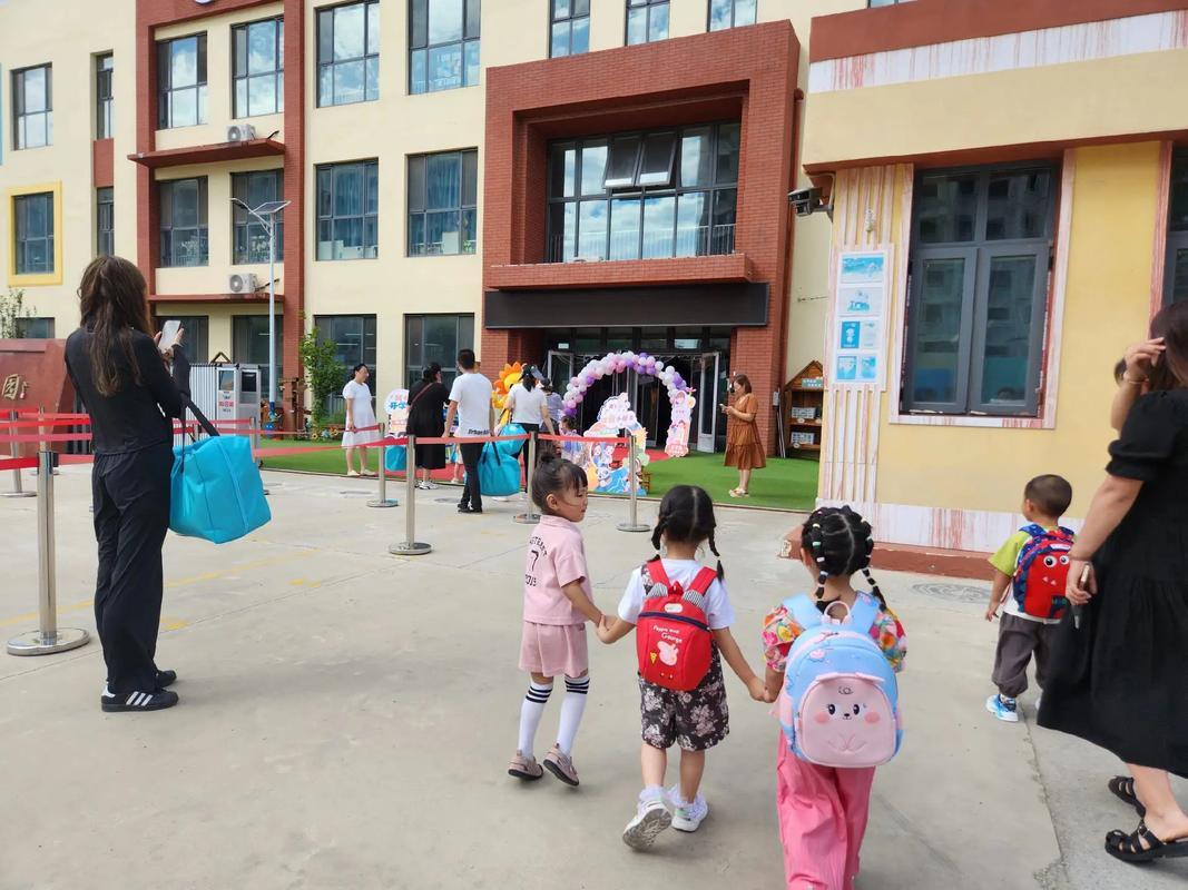 各位家长注意！今年起，幼儿园这5类钱能收，其他都是乱收费一张收费清单贴在幼儿