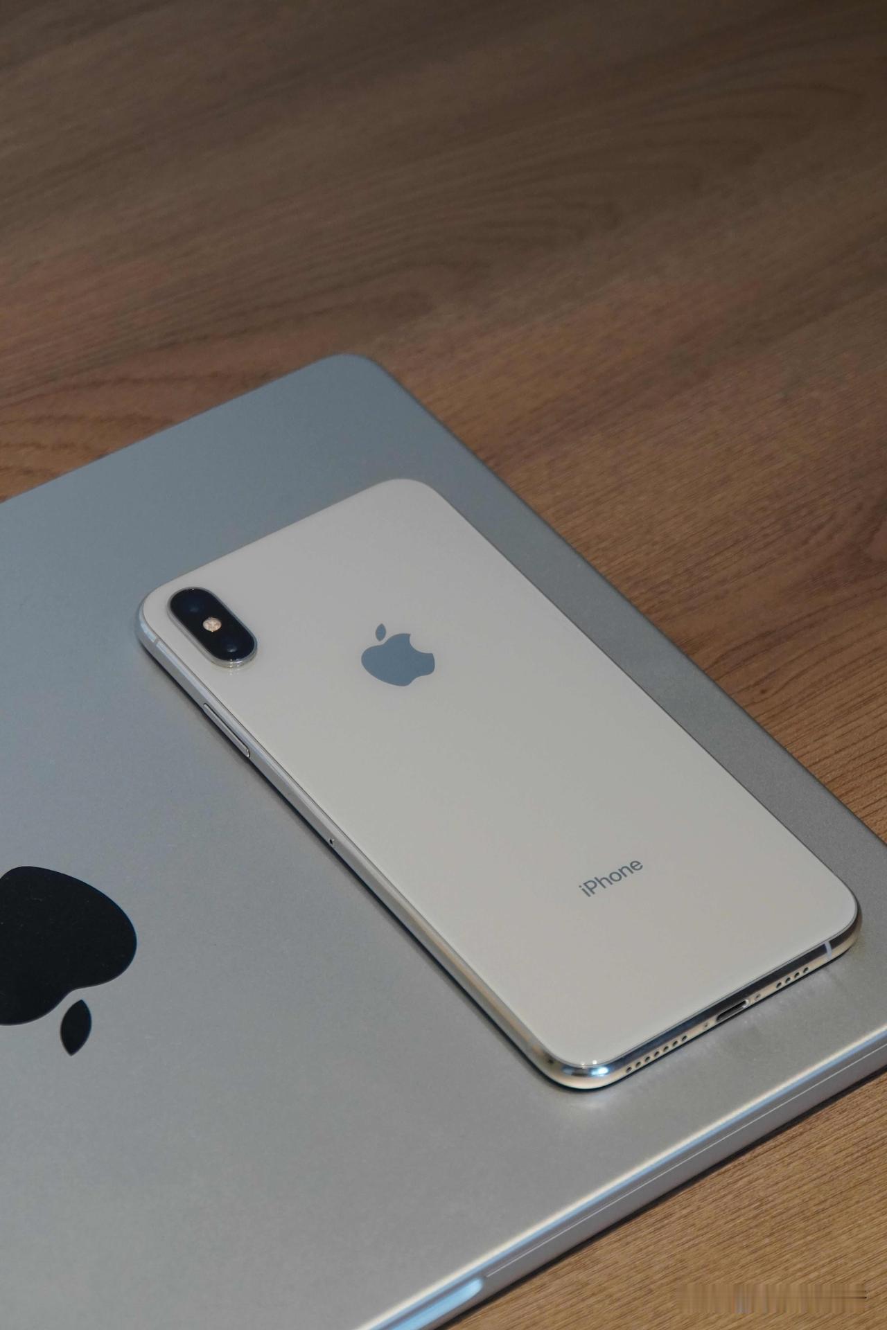 iPhoneXSMax还能用几年？8年机皇的真实寿命账单2018年秋天，