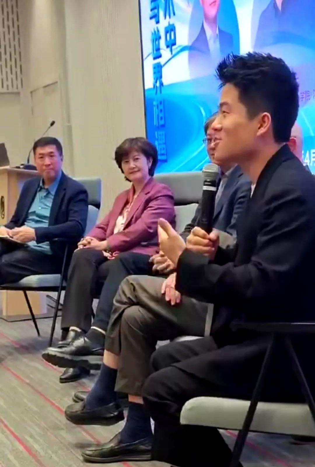 今天被董宇辉给人民文学录的视频惊喜到了，下午清华美院的主持人现场还在问，有没有去