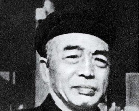 1957年的一次军委会议上，彭德怀在大会上指着刘伯承怒骂：不要忘了，红军时期，