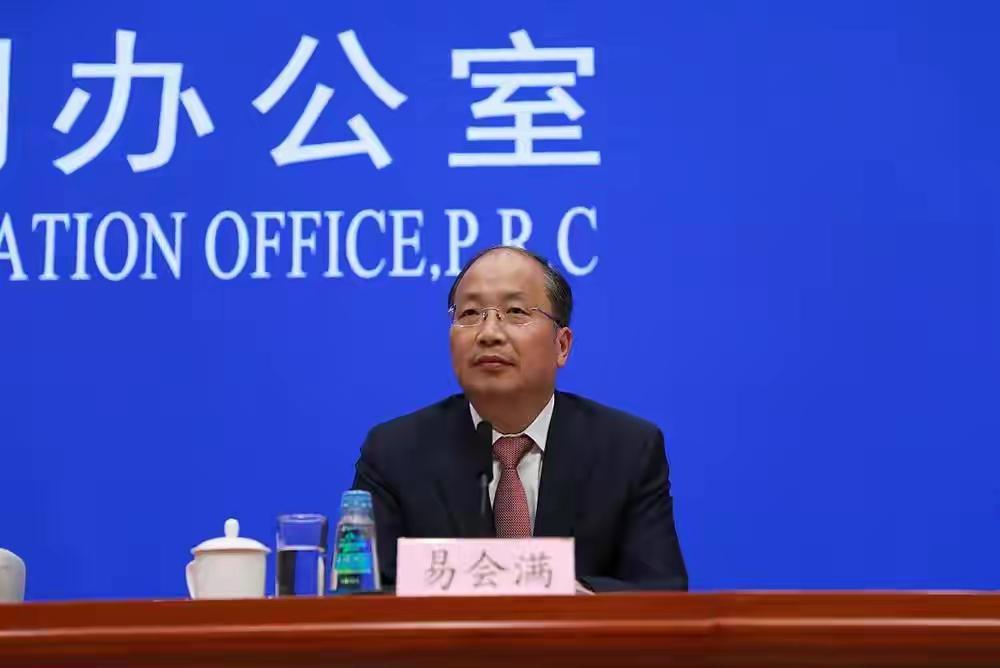 易会满任职期间，A股新上市公司数量超过1900家，平均一天一家多，而这些企业江浙