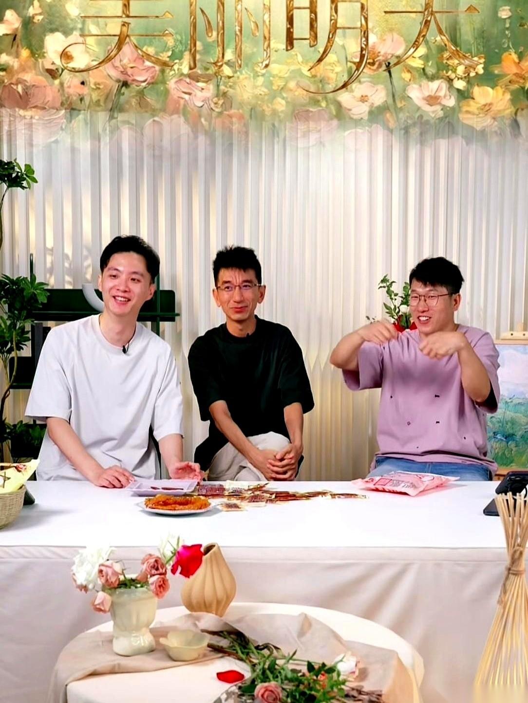 直播推流切断的那一秒，天权张着嘴，半天没吐出一个字。过去几个小时的“美丽明天”
