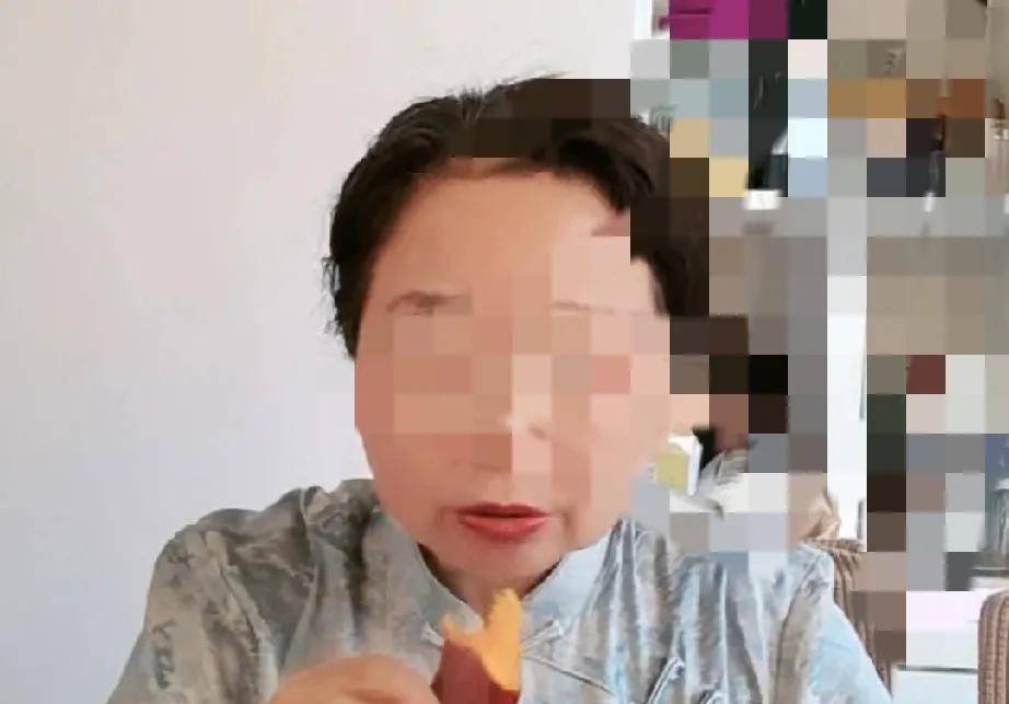 老度直播又喊话老徐，给大家一个交代，说都支持你五年了，到底是错还是T，出来