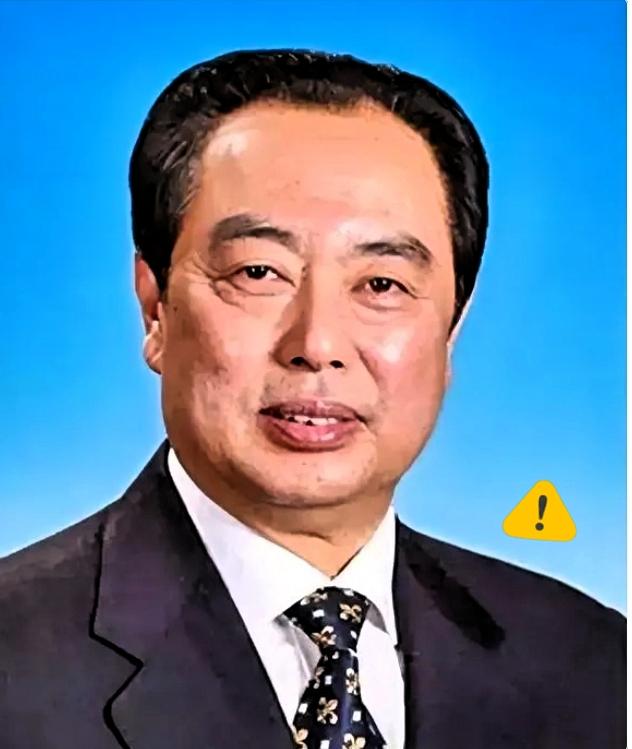 七十岁被查，退休八年也没躲过冷刚这辈子，履历翻出来确实漂亮。从成都副市长到