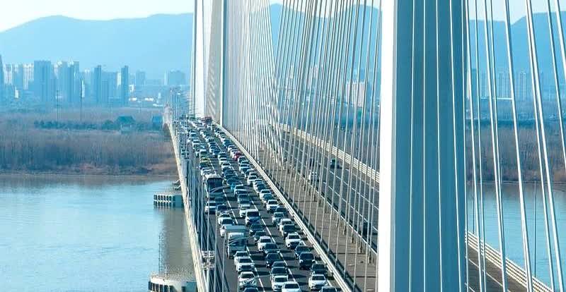 南京的朋友们注意啦！燕子矶长江隧道限行有新规定了。自2025年1