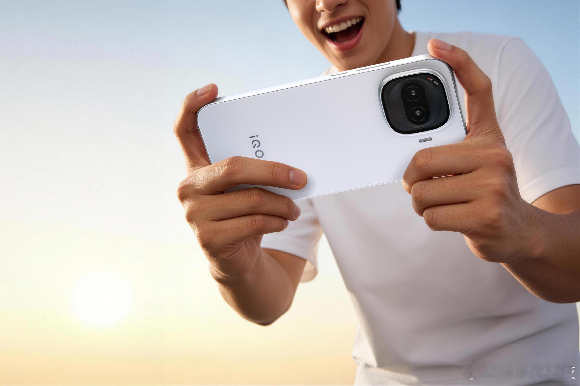 Z11Turbo的外观满分10分的话，你们能打多少？后置Deco的造型依然是圆