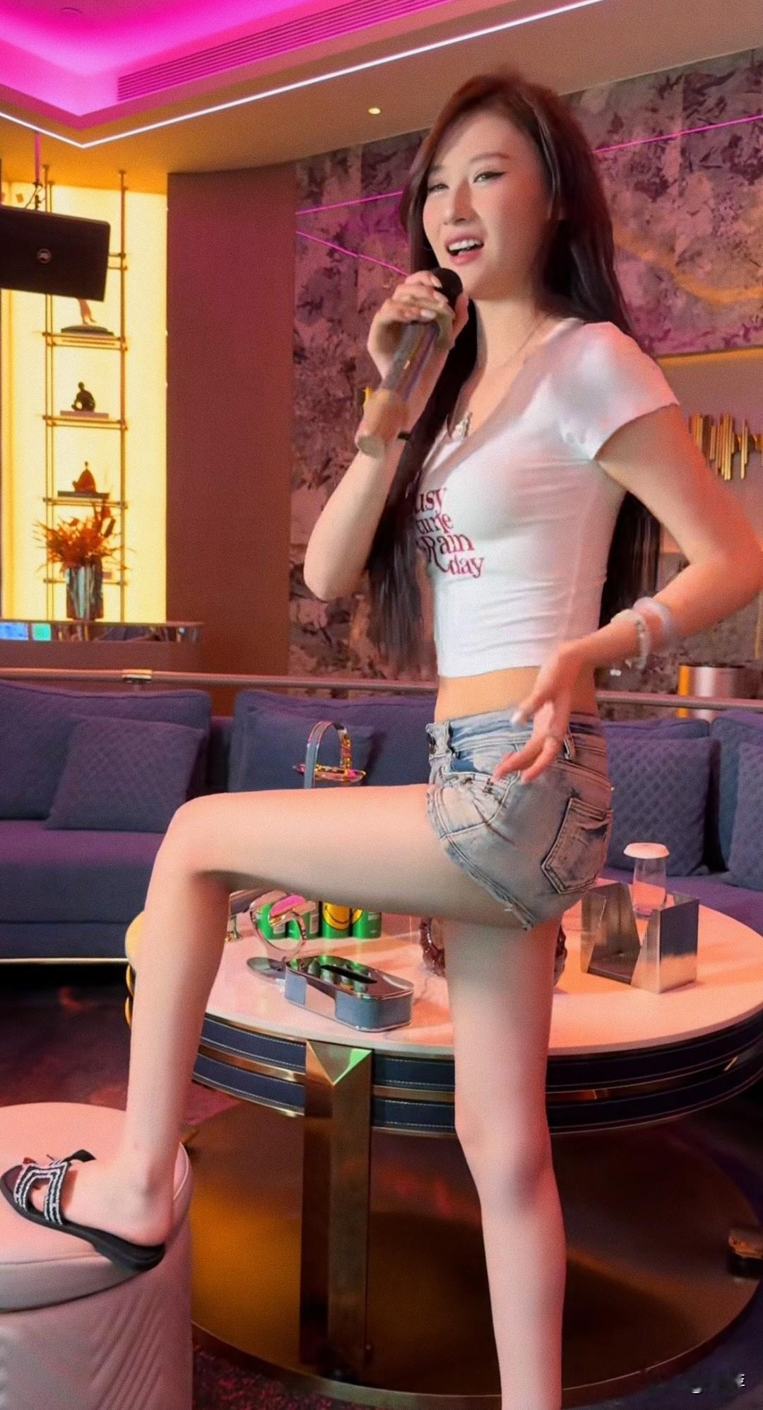 唱歌跳舞让我忘掉烦恼