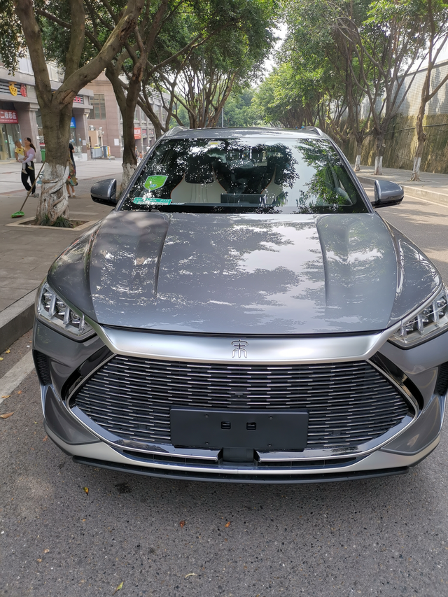 提车使用感受服务就不说了比较差。说下优缺点吧。目前发现档把只是好看，实际使用