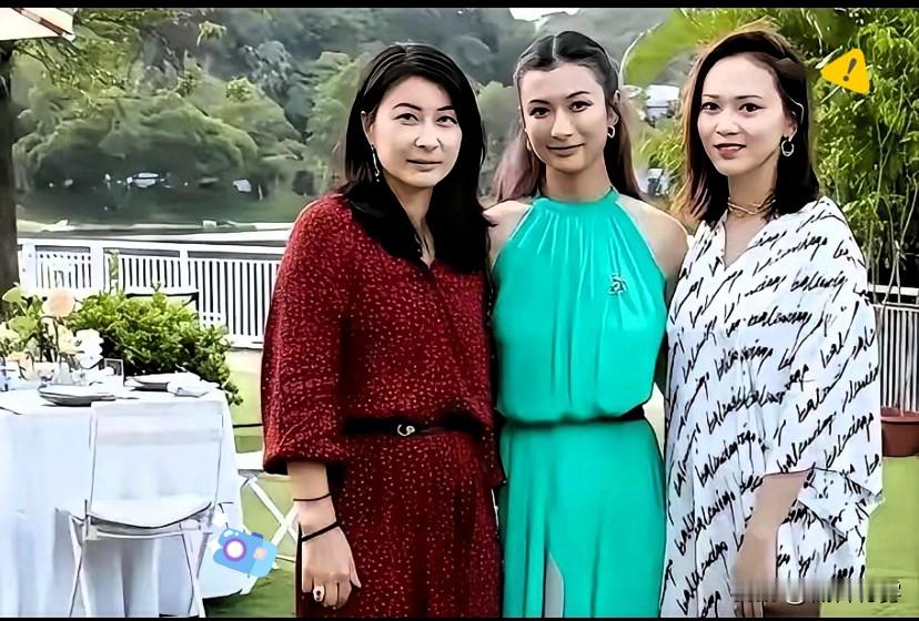 霍家三位儿媳同框户外宴会，简约低调又优雅大方说到霍家儿媳，大家都比较熟悉的就是大儿媳郭晶晶和二儿媳林