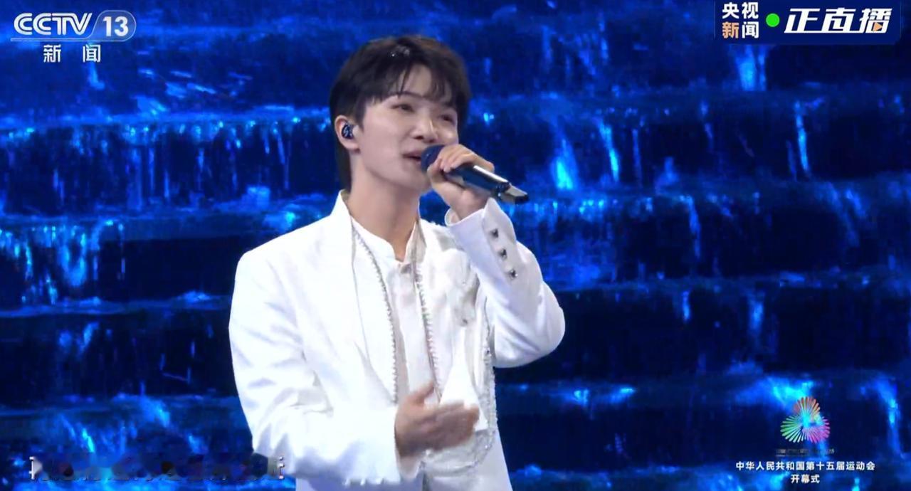 全运会的主题曲过于娇柔了，听着就像某个园博园的歌，好听与否放一边，实在不像是运动