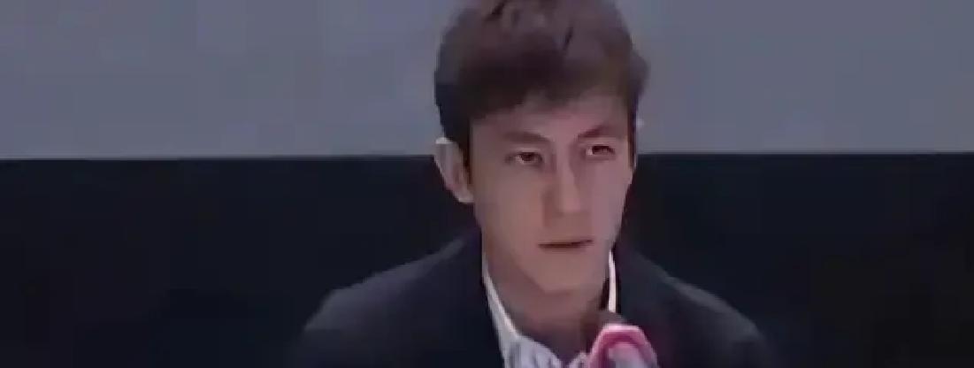 2009年，陈冠希坐在镜头前，终于把那句憋了很久的大实话撂了出来。那些炸翻全网