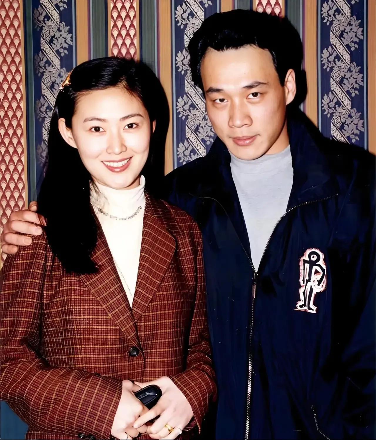 当年的“潘金莲”和“武松”的扮演者若干年后又相遇，两人真是帅男靓女，“潘金莲”配