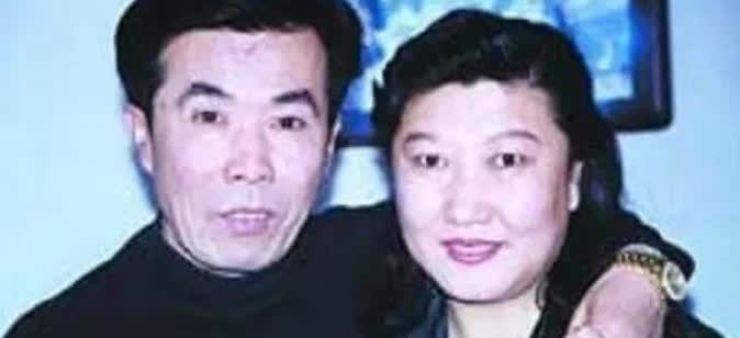 2005年，高秀敏突发疾病去世，留下了长春、北京、珠海的七套房子和巨额的存款，长