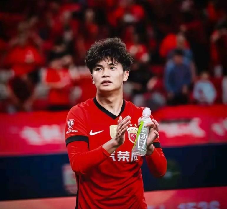 吴曦+蒯纪闻进球，帮助U23国足在热身赛中2:0击败同样参加亚运会的乌兹别克斯