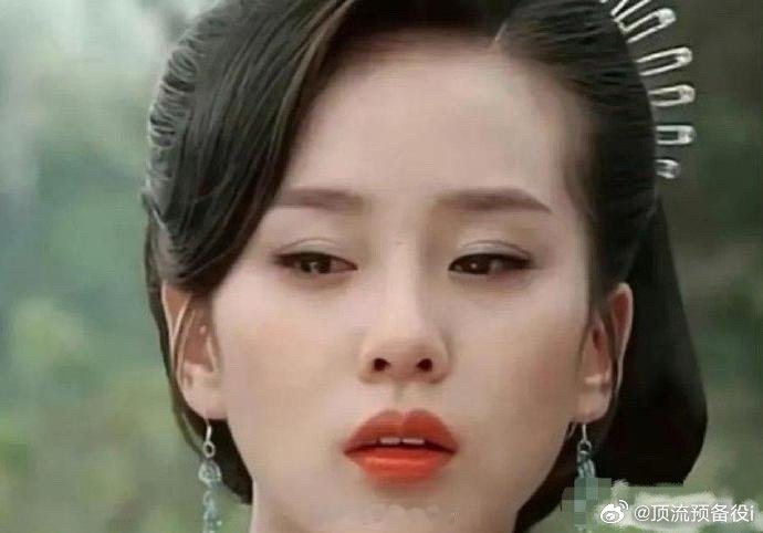 刘诗诗这头上戴的居然是别针，以前的道具组太绝，资源利用到极致，真是脑洞大开​