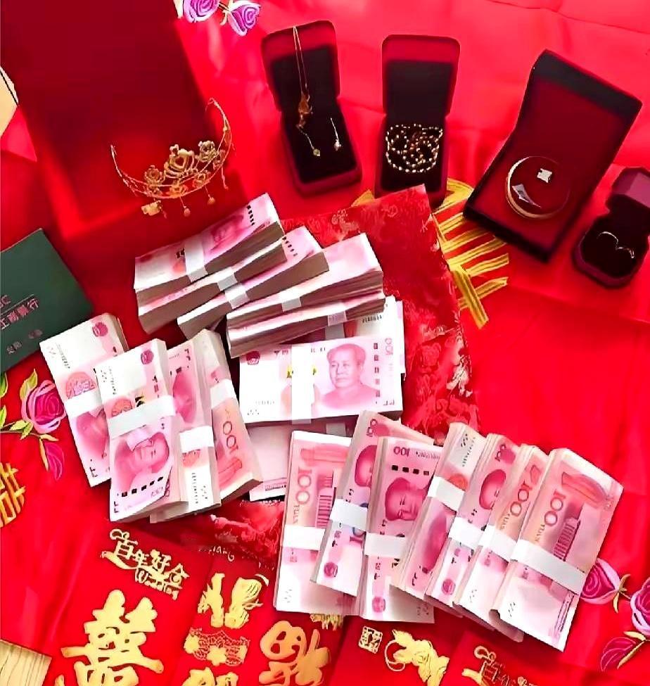 厂门口，27岁的侄子攥着工资条，6200。扣社保到手5400，房贷2100、饭
