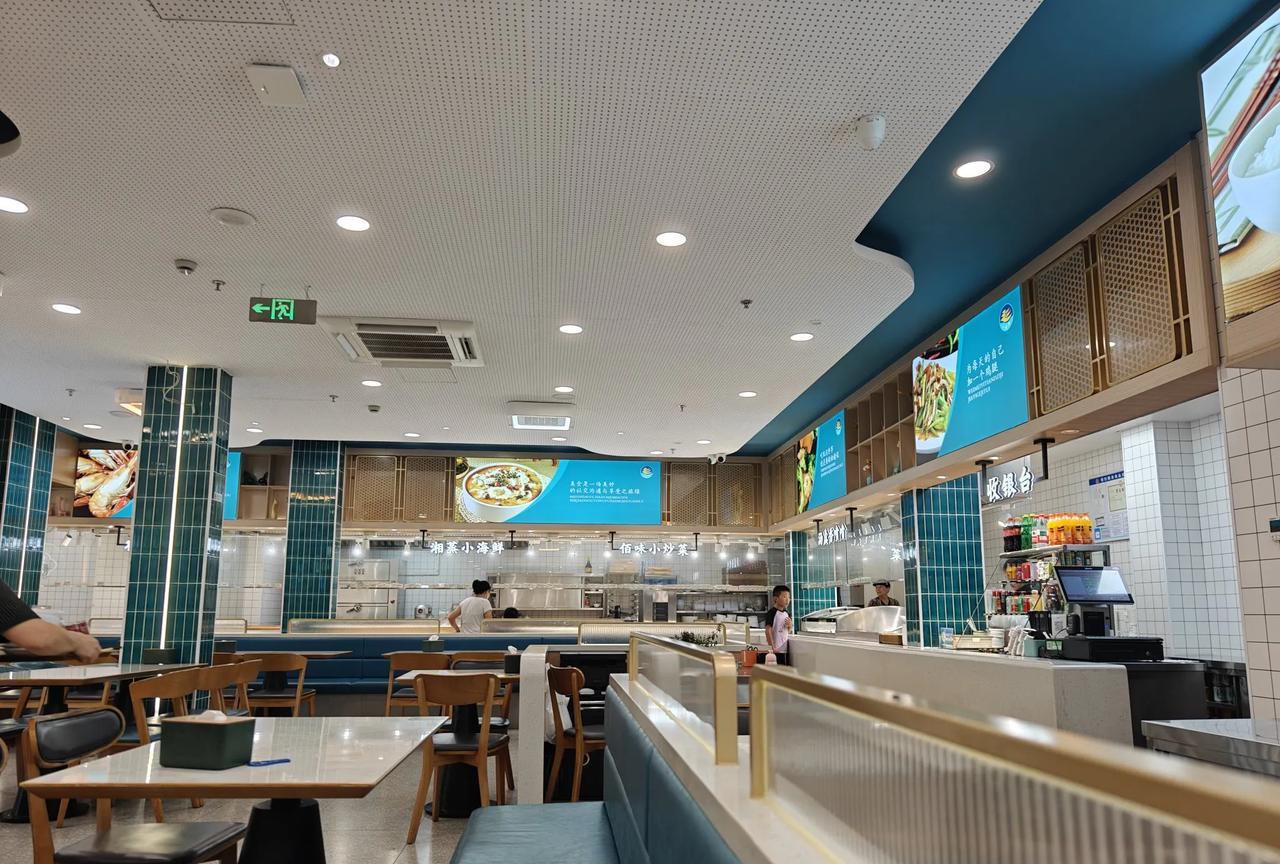 入住沈家门开元名庭酒店，中餐就在酒店里吃一点，点了两份快餐，现炒了两个菜，吃好休