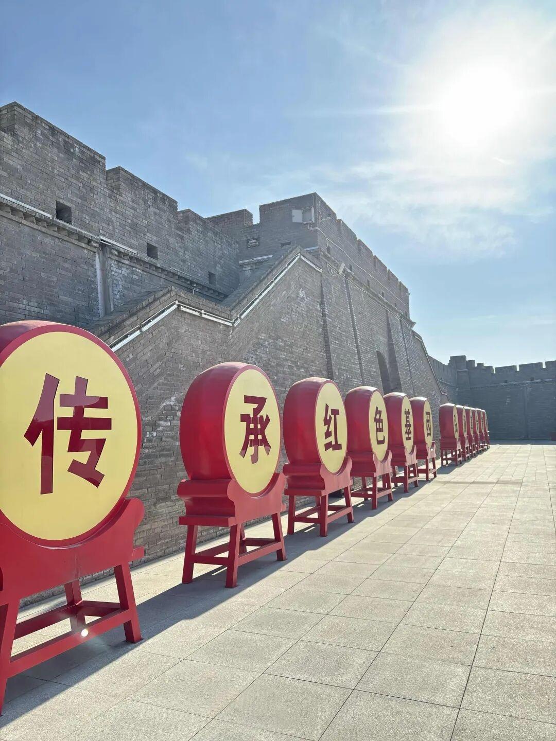       高铁何吋到长武玫瑰不用长高，恋者自会弯腰。月亮无须开口，思者自