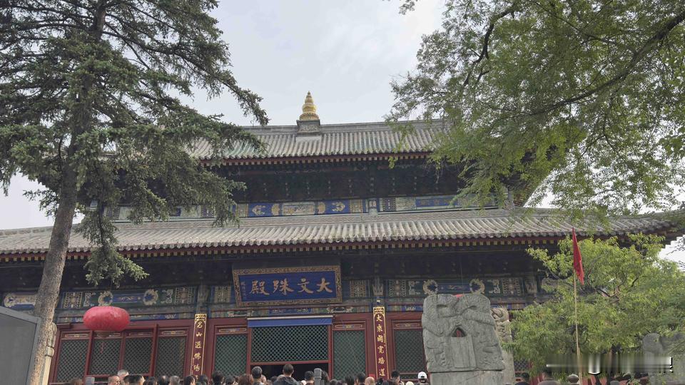 上联，清风本无意，诚邀下联明月自多情。大家还有啥好对子？