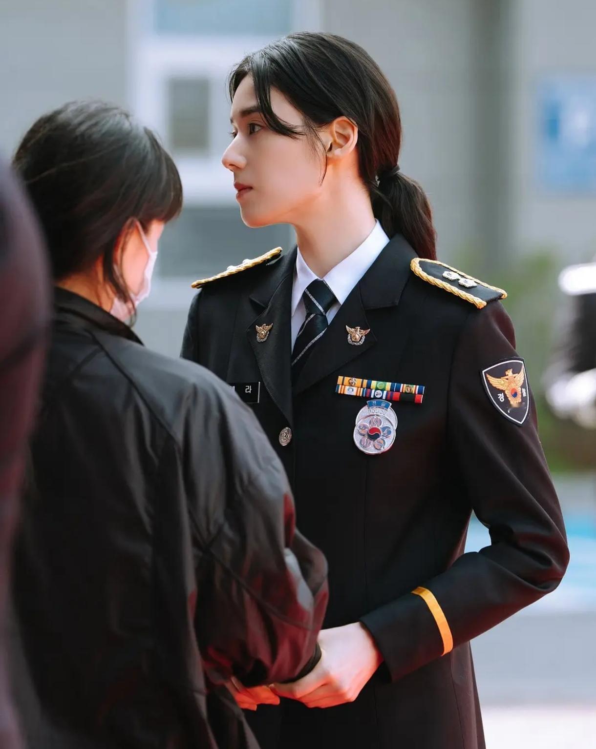 郑恩彩，又帅又美，韩国少有的英气美人！这姐在正年里的短发清爽帅气吊打无数男明星，