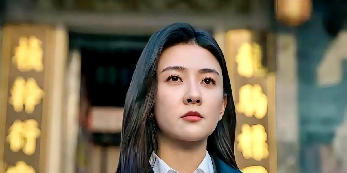 黄景瑜在《罚罪》片场铐住发小那场戏，我亲眼在取景地见过。那座养殖场如今成了网红