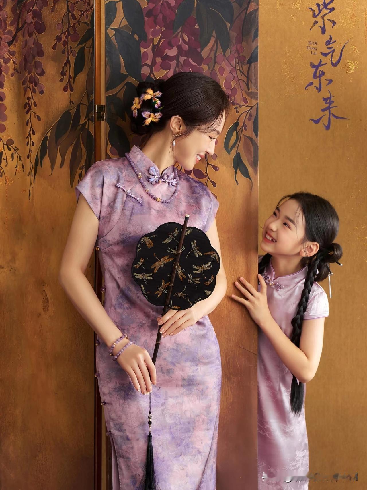 董璇女儿，生来就是来报恩的！感觉她真是被老天爷追着赏饭吃，在母女新年合影中表现力