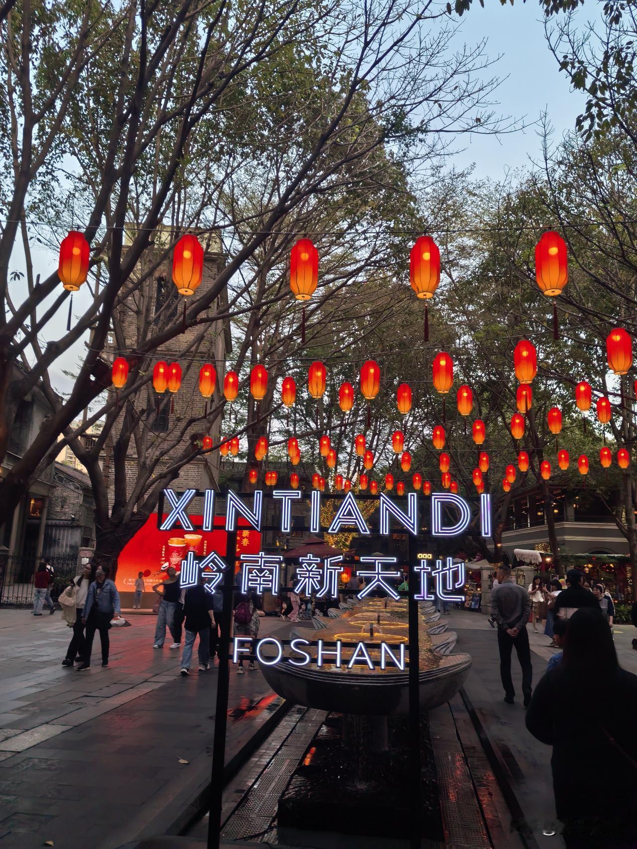 腊月二十八，佛山岭南新天地夜市简直太赞了！此地原是清代镬耳屋古建筑群改造而成的时