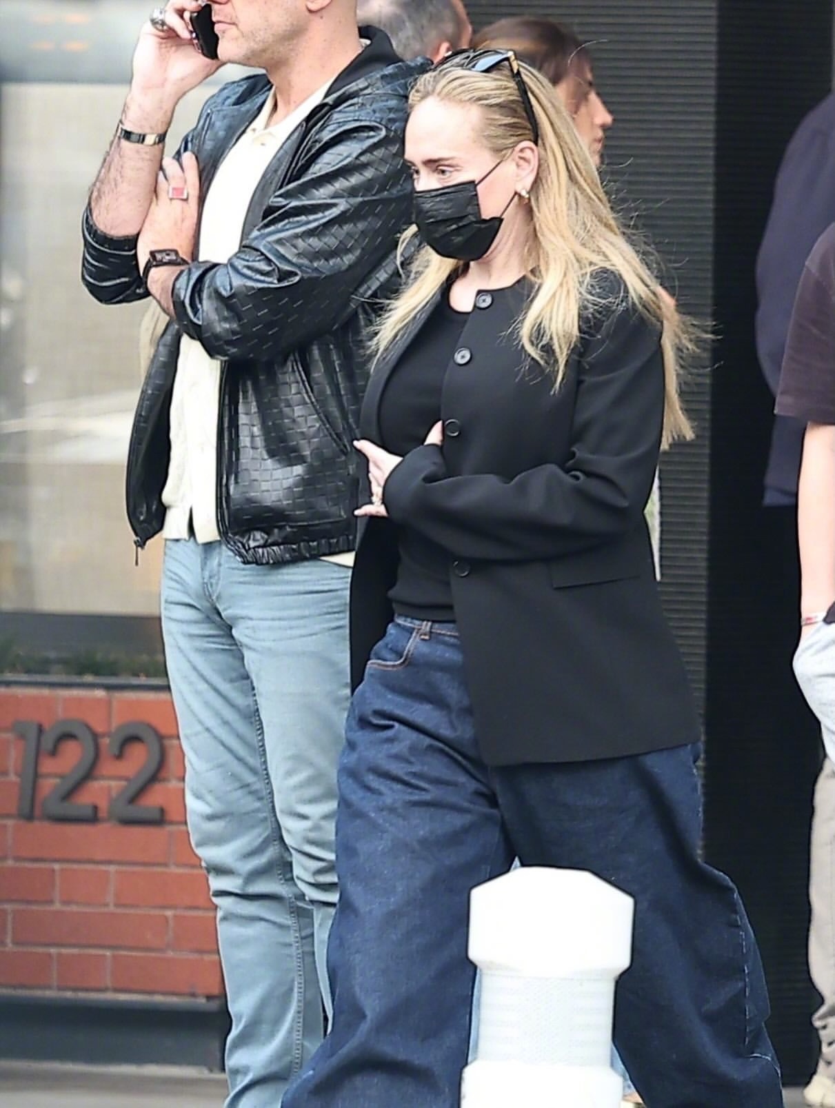 阿黛尔Adele带着儿子Angelo与朋友们在SouthBeverly