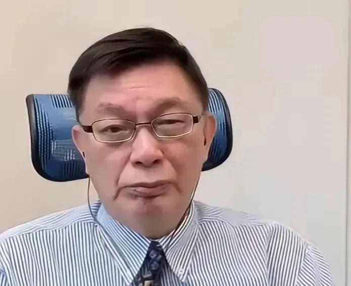 5月9日，台湾时事评论员苑举正说：台湾立法院三读通过7800亿新台币对美军购议案