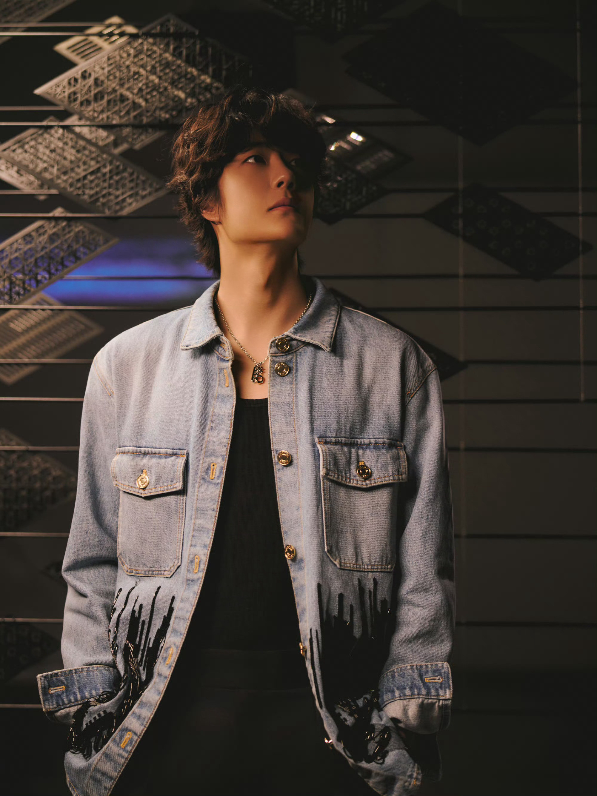 王一博×上海CHANELlaGaleriedu19M王一博好像把摄像