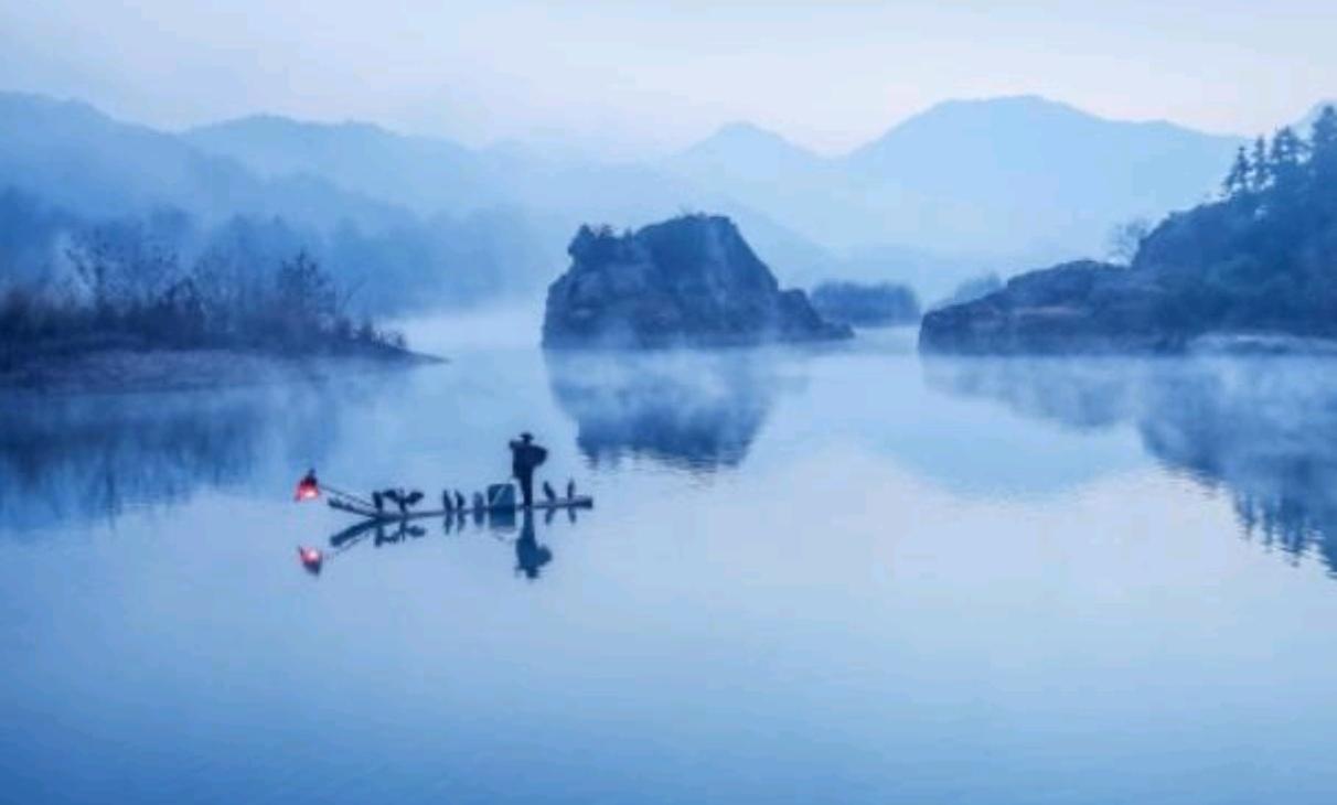 三百里楠溪江，是藏在浙南的山水诗卷。江水澄碧如练，36湾72滩蜿蜒流转，水清见底