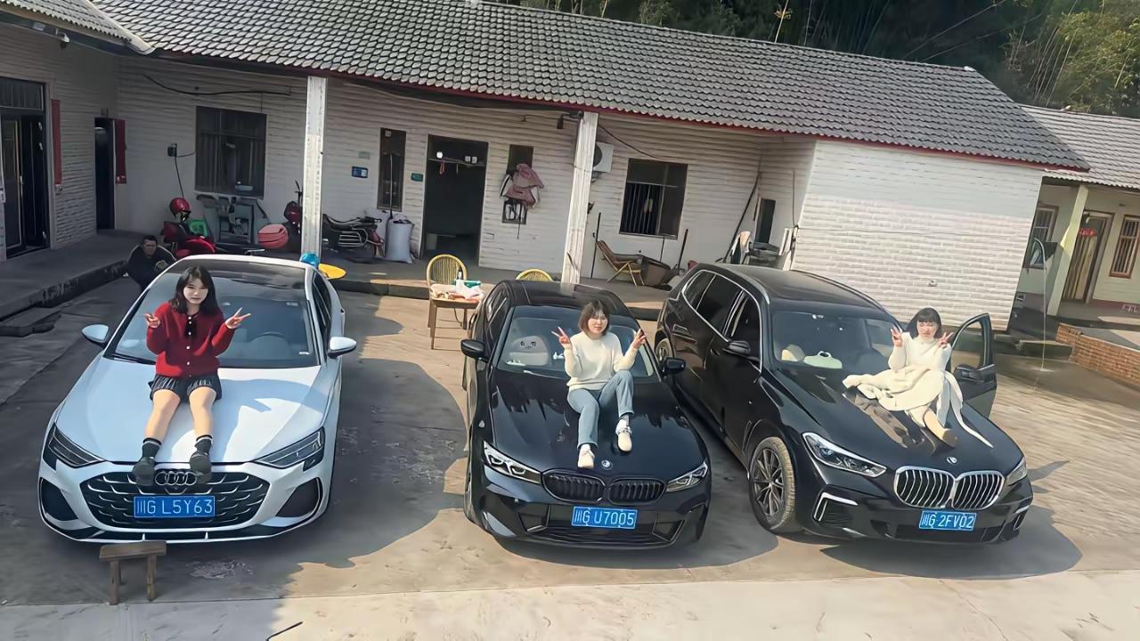 农村出来的三姐妹，如今衣锦还乡。以她们开的车的档次以及穿着颜值等来看，你们觉得哪