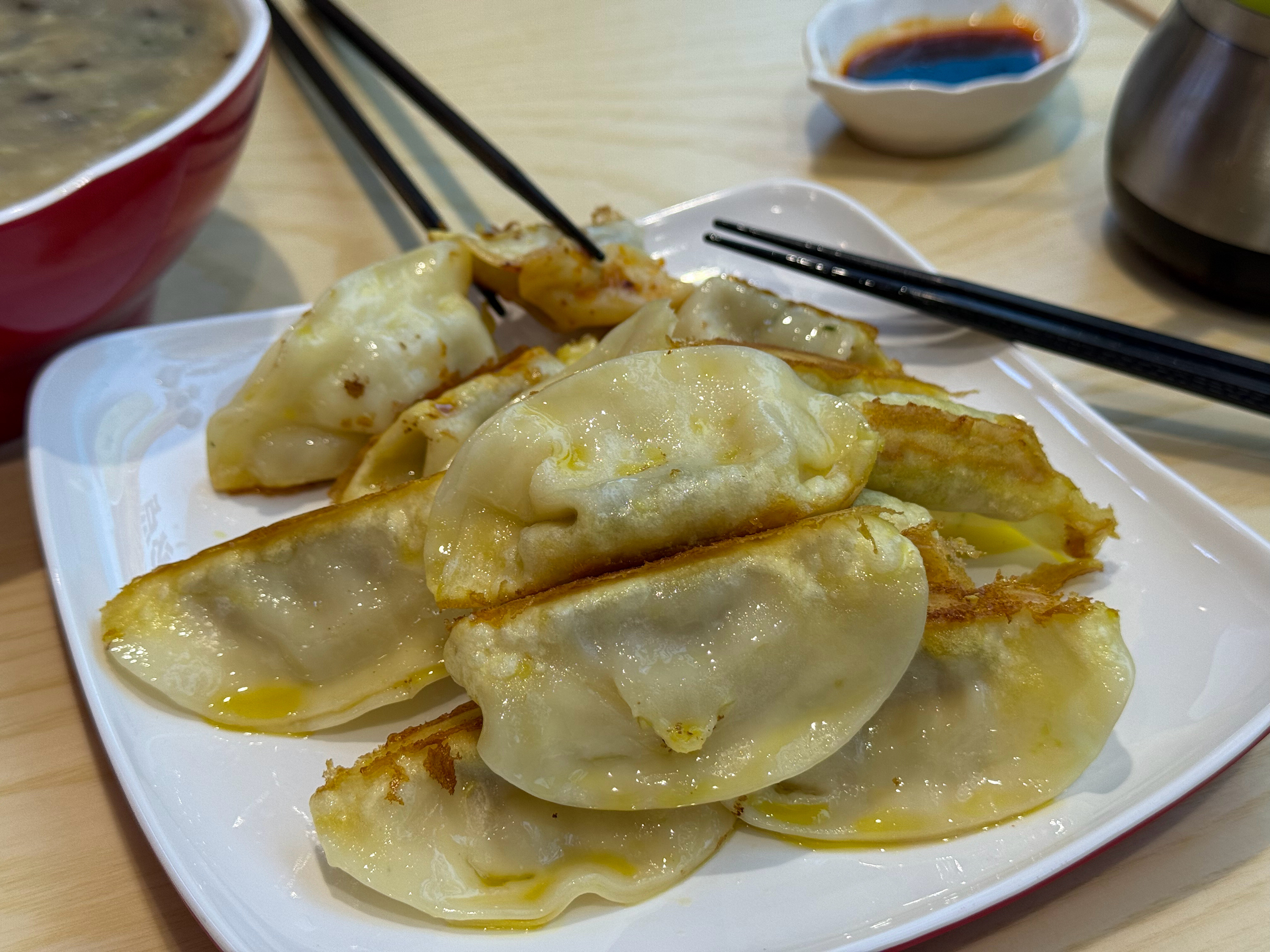 有哪些明明知道不健康，但就是想吃的美食[并不简单]锅贴饺在我这必须是​​​