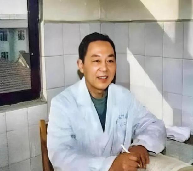 1970年，徐州一位主任医师瞒着爱人，悄悄服下了4克毒性猛烈的曼陀罗花，没想到正