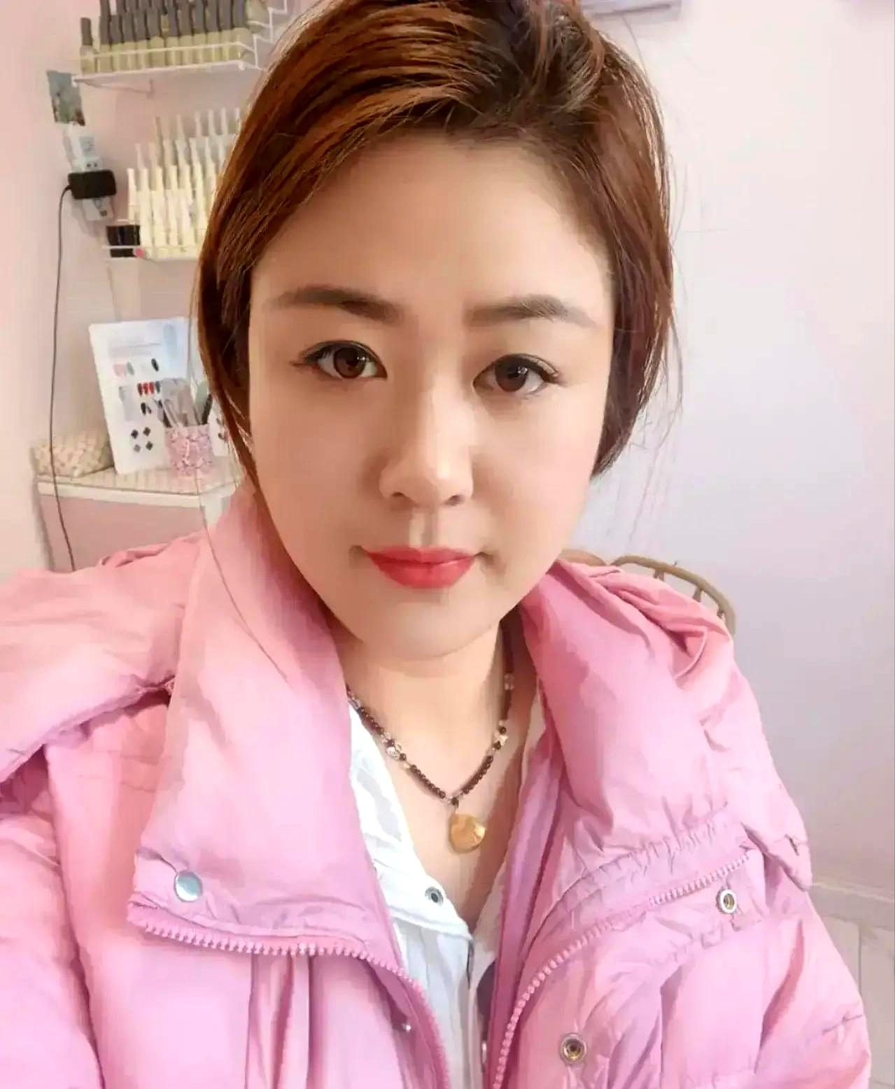 好家伙，结个婚前前后后花了四十多万！光是拍婚纱照这一项，小两口就花了2万多。