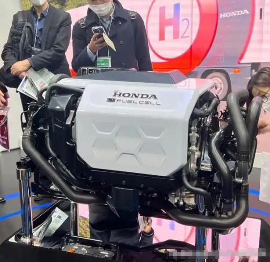 日本最先研究出了氢能电池，于是日本申请了上千个专利，独家生产，等着躺着挣钱，结果