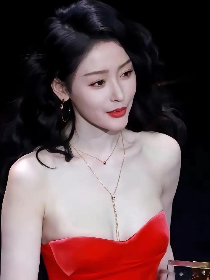 导演如此评价张天爱！导演说张天爱的表演可以用8个字来概括气质非凡靓丽映