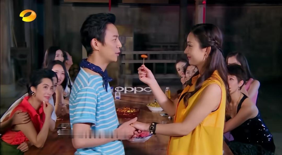 现在全网非常着急的人，估计就是何炅了，他怎么也没料到，曾经说“何老师，你考虑下我呗”的丽颖会身体突发