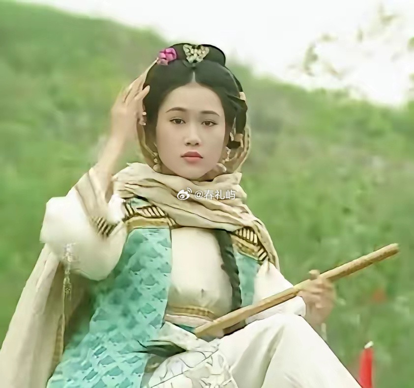 这部剧应该是梁小冰的颜值巅峰期吧作为女配和女主黎姿站在一起也毫不逊色