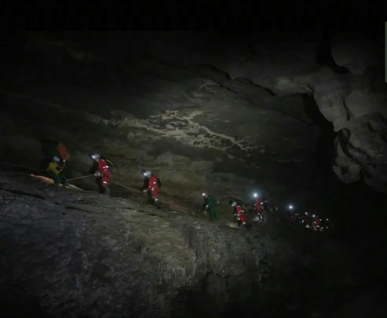 28名航天员在重庆武隆完成洞穴训练！模拟极端幽闭环境，为载人登月做好准备，在
